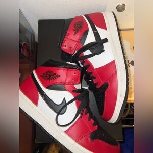 Red Mid Jordan 1’s ( Women’s )